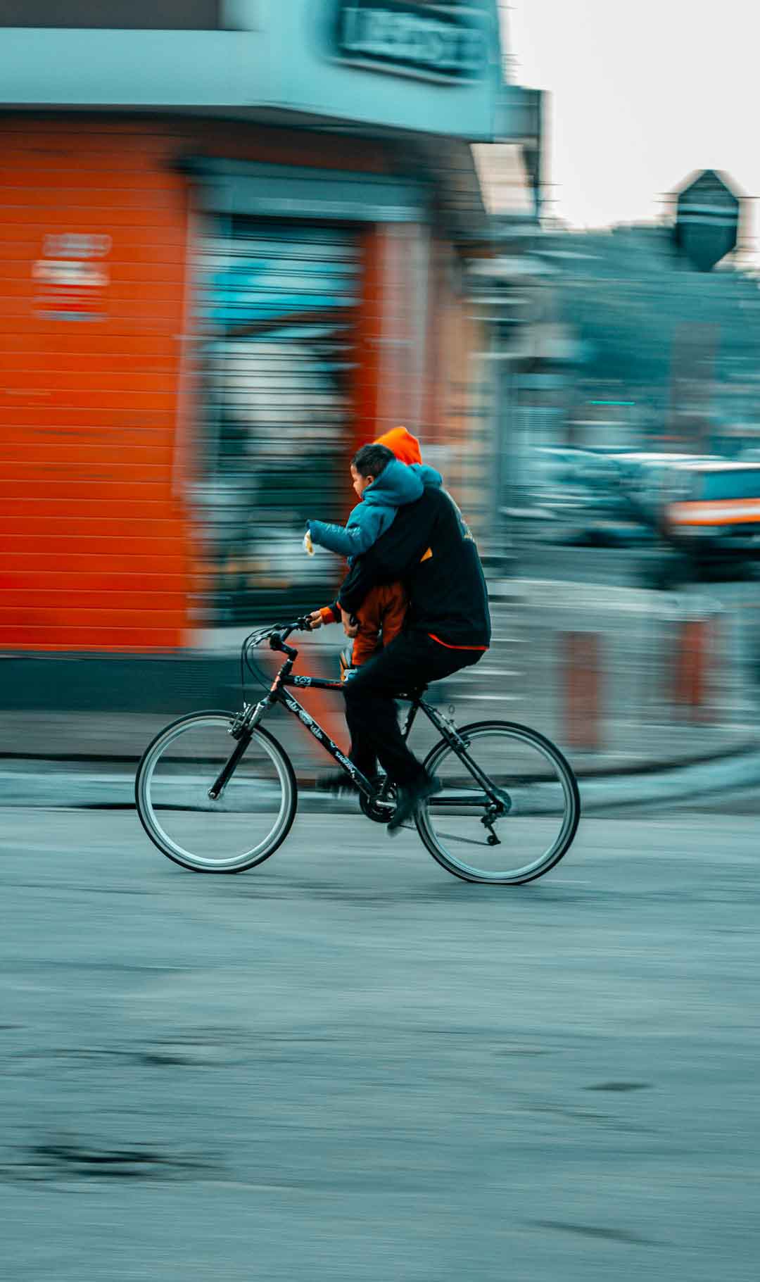 Cyclist enjoying a hybrid bike ride
