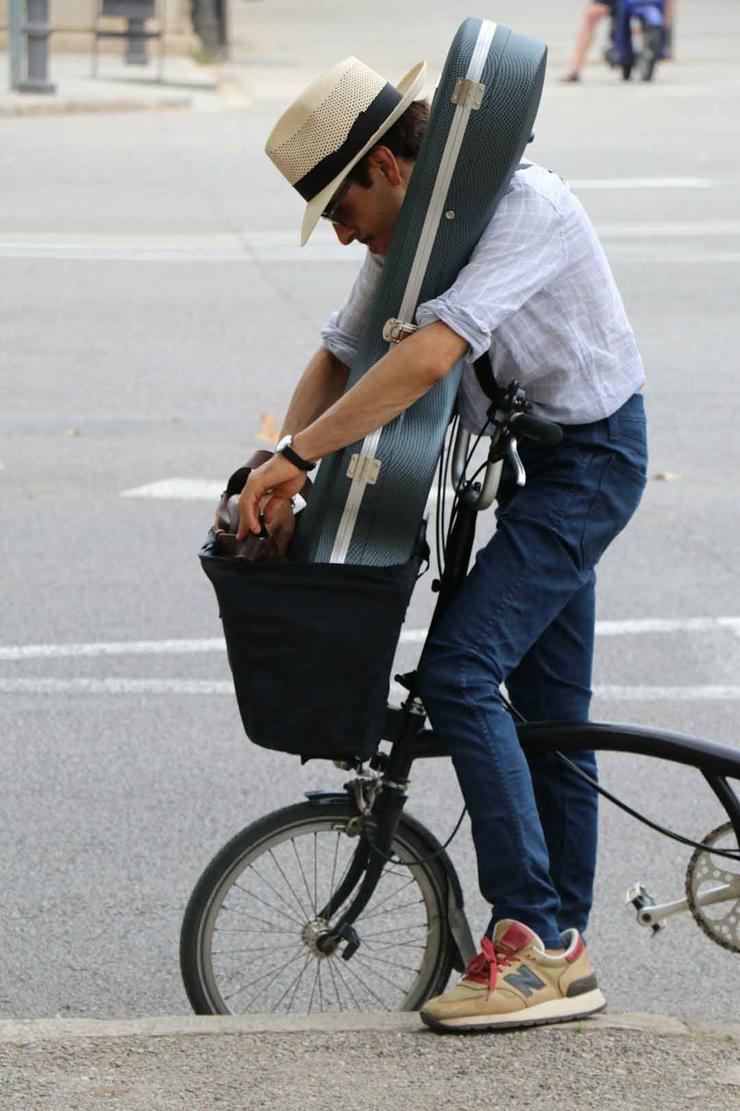 cyclist packing frame bag