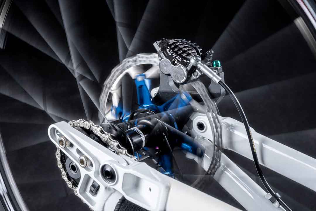 Mountain bike with full suspension